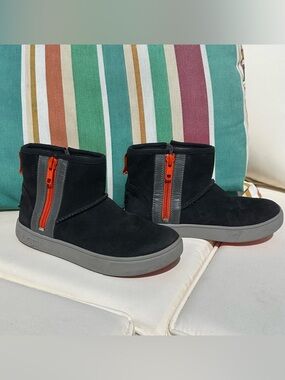 Kids UGGS Hightops Blue Suede with grey and orange accents. Size 1 double zipper